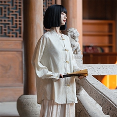 杏白色