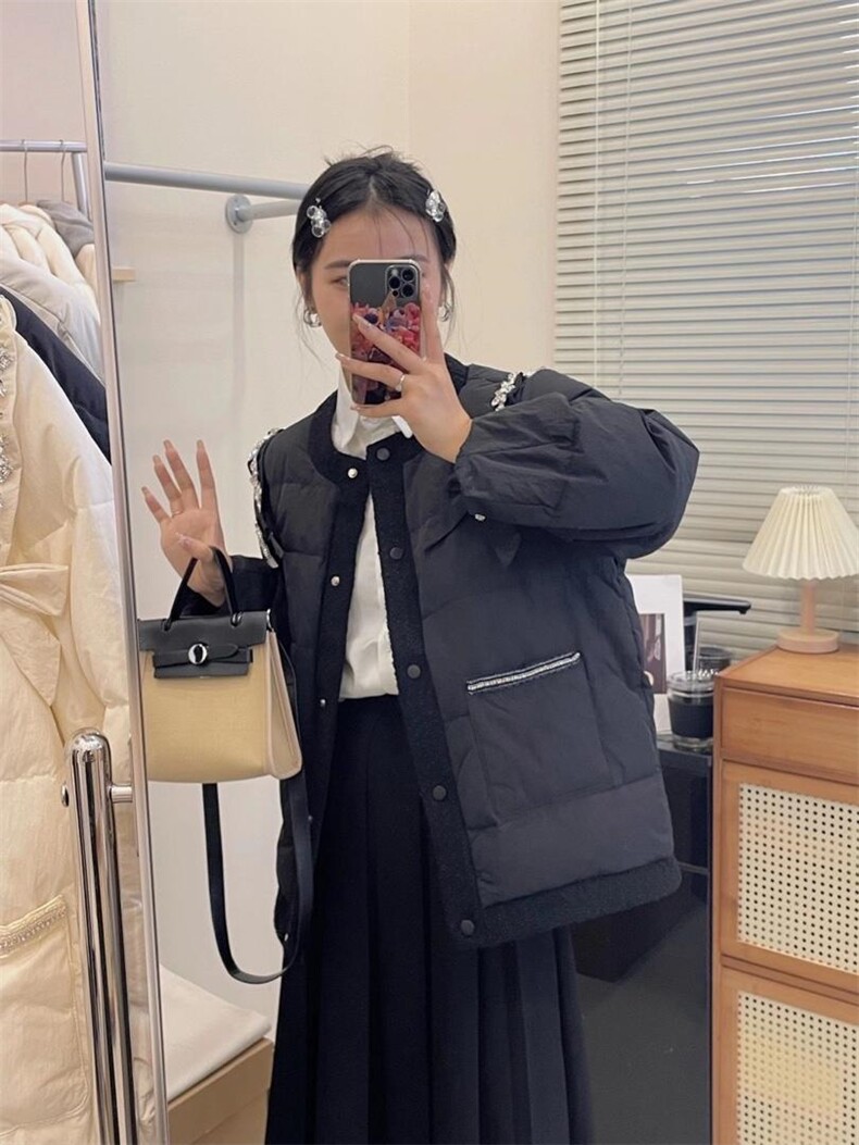 重工艺手工水钻羽绒服，女装羽绒服，得到THETHAT