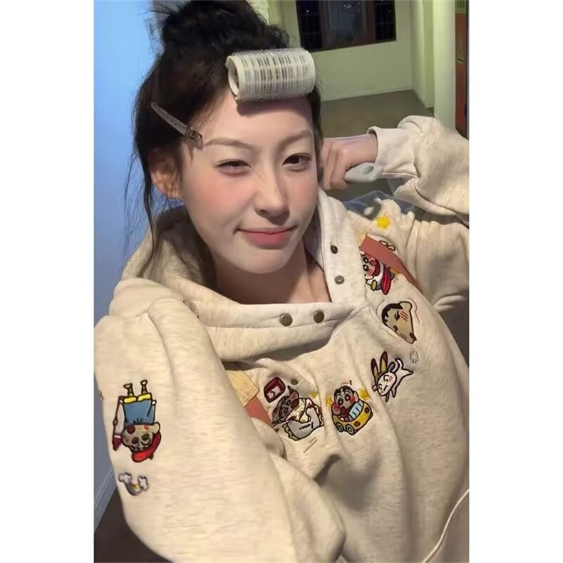 现货趣味蜡笔小新刺绣纽扣连帽卫衣女秋冬2025新款休闲宽松高级感,男装卫衣,星座302B