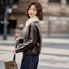 【冬季新款】大量现货可脱卸毛领时尚休闲宽松加绒加厚皮棉外套，女装皮衣，魅衣本色