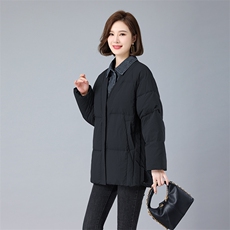 现货2022冬季新款时尚简约韩版休闲牛仔拼接羽绒服，女装羽绒服，深水步