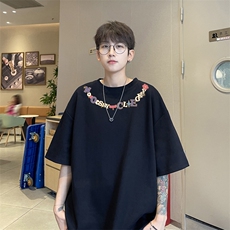 黑色