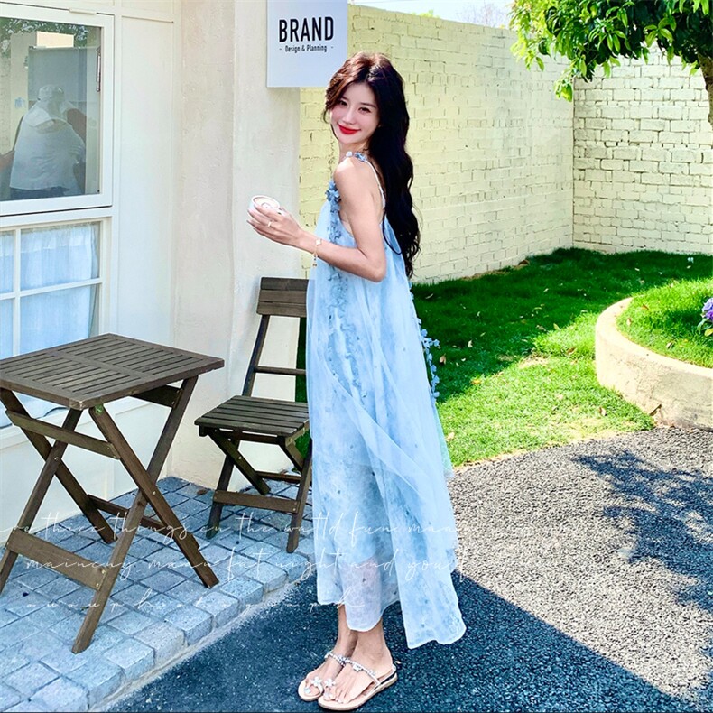浅蓝色网纱拼接连衣裙女夏季2025法式超仙立体花朵肩带设计吊带裙,女装连衣裙,千寻
