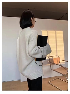 秋季女士宽松简约百搭纯色三股廓形圆领打底衫图片
