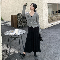 法式温柔风针织开衫吊带连衣裙套装女2025秋季新款轻熟气质两件套，女装套装/套裙，维壹