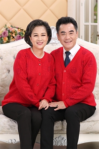 断码清仓羊毛衫女士中老年针织外套开衫男士宽松长袖福利毛衣情侣图片
