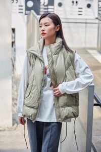 羽绒服陆续上新,女装羽绒服,对左