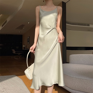 法式醋酸吊带连衣裙女夏季高级感绝美气质名媛收腰缎面A字长裙子图片