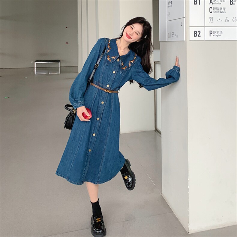 刺绣娃娃领收腰牛仔连衣裙女春秋2025新款甜美流行减龄爆款长裙,女装连衣裙,钱塘布衣