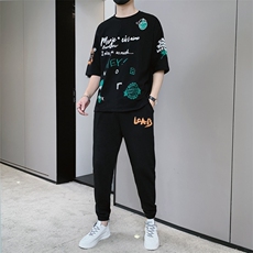 黑色