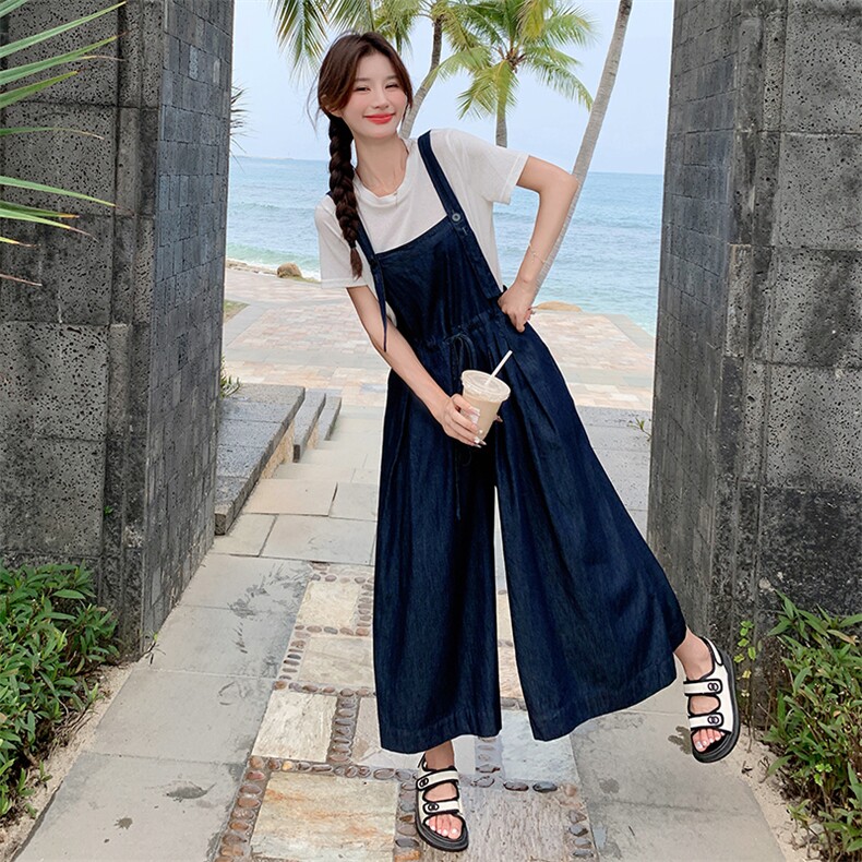 深蓝色复古牛仔背带裤套装女2025夏新款高腰显瘦T恤阔腿裤两件套图片