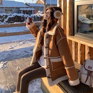 皮毛一体羊羔毛外套女冬季中长款2025新款小个子麂皮绒牛角扣棉服图片