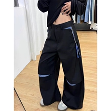 黑色