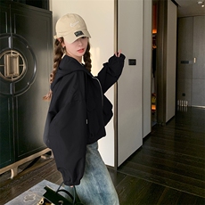 设计感连帽短款工装外套女2025春秋季新款宽松显瘦冲锋衣夹克上衣，女装短外套，2C098