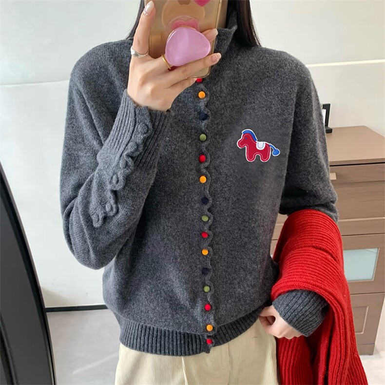 2026年秋季时尚百搭通勤简约休闲多扣小马，女装羊毛衫，新胜羊绒