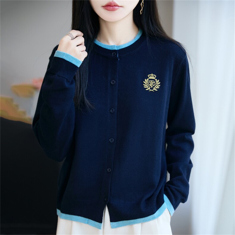 高级灰针织开衫女短外套2025新款刺绣洋气拼色假两件毛衣外搭上衣,针织衫/毛衣,郡淞羊绒