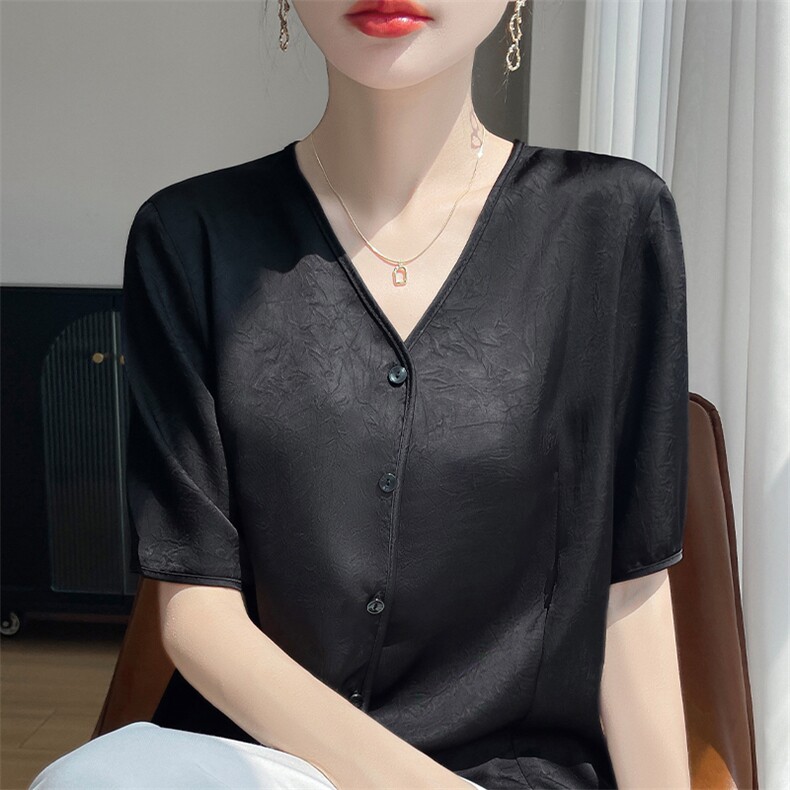 轻奢缎面V领衬衣短袖女开衫2025夏季新款别致洋气醋酸褶皱感衬衫,女装T恤,羊特美羊绒
