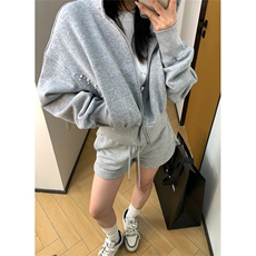 灰色
