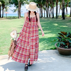 海边度假格子初恋背带裙宽松甜美吊带裙超好看连衣裙长款女夏新款，女装连衣裙，2D009