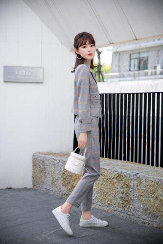 春款套装新品，女装职业装，德尔菲娜