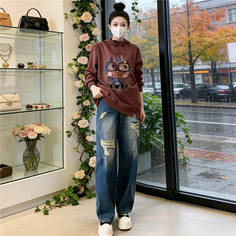 慵懒风时尚休闲运动套装女春新款连帽刺绣卡通上衣牛仔长裤两件套图片