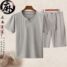 浅灰上衣＋浅灰短裤