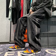 黑色