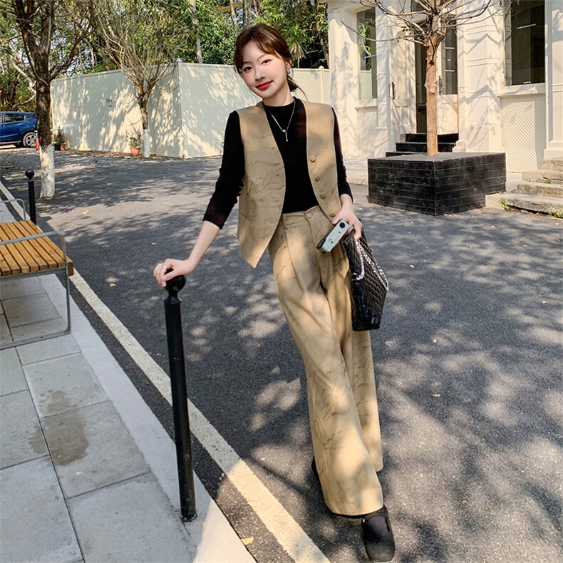 卡其色高级感马甲套装女2025春季新款盐系轻熟风休闲阔腿裤两件套,女装套装/套裙,秋水欣儿
