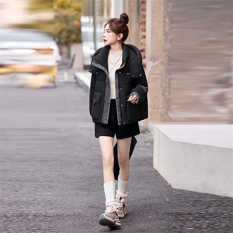 设计感牛仔拼接短款羽绒服女2024冬季新款加厚保暖白鸭绒连帽外套,女装羽绒服,自然秀
