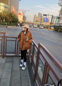 韩版情侣款羽绒服图片