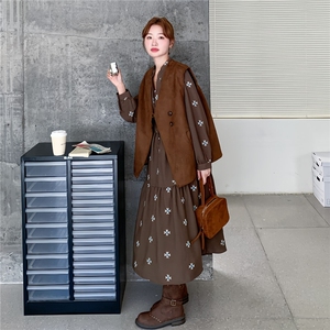 美拉德麂皮绒马甲连衣裙套装女2025秋新款复古气质印花长裙两件套图片
