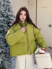 韩系设计感绿色针织领羽绒服女2025冬季小个子保暖加厚白鸭绒外套，女装羽绒服，艾米莉亚