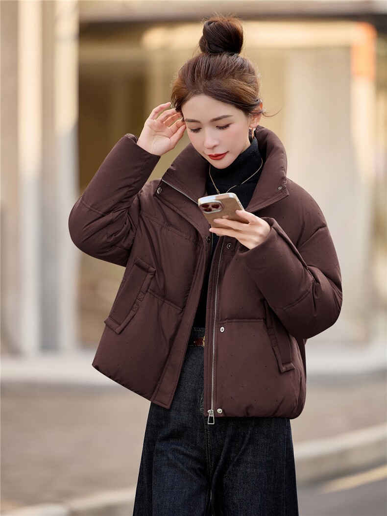 时尚烫钻立领白鸭绒羽绒服女2025冬新款加厚保暖,女装羽绒服,余墨