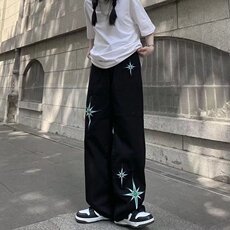 黑色