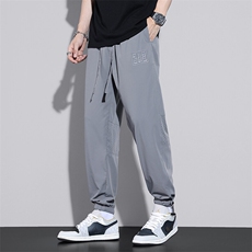 灰色