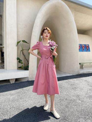 PANDLI流行的小方领才是时髦小方领加上泡泡袖的设，女装，潘大利