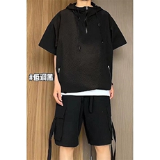 黑色