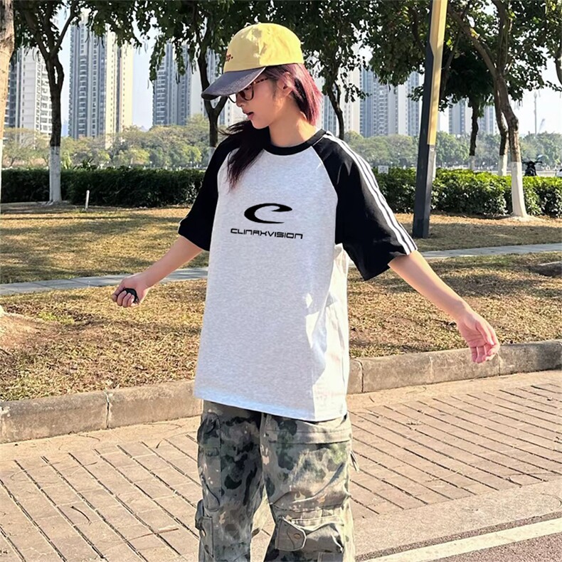 抖音得物品质二开240克宽松纯棉美式潮牌插肩三杠织带短袖T恤图片