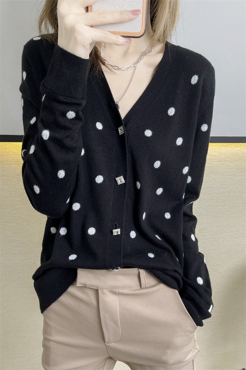 休闲/淑女2024年秋冬季新款通勤百搭薄款V领精细羊毛波点开衫,针织衫/毛衣,丽特绒