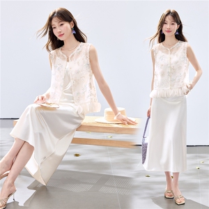 夏季新款现货！2026温柔风重工立体花卉马甲+珍珠吊带长裙套装女图片