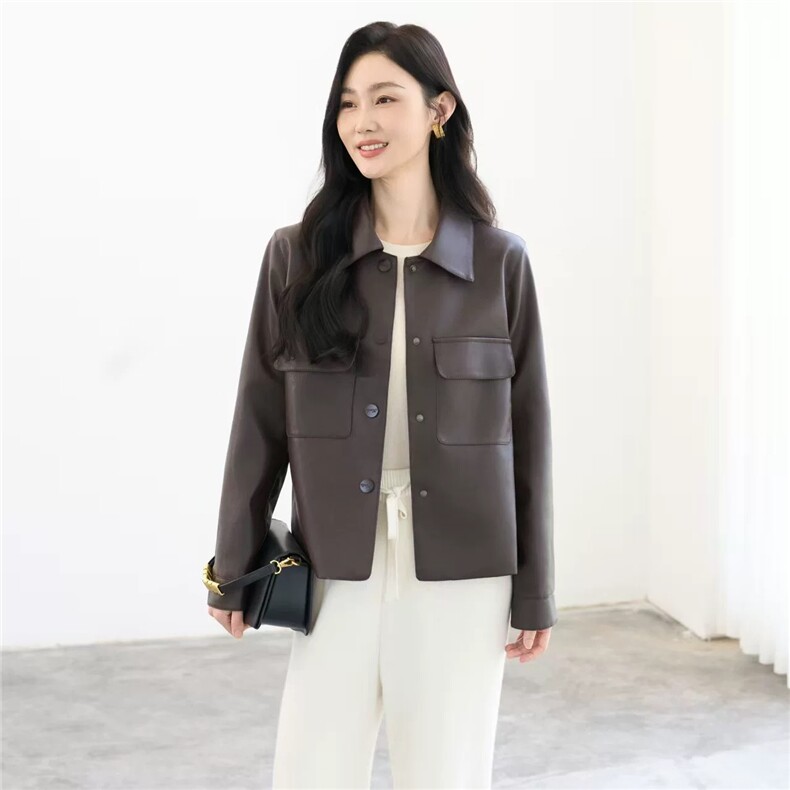 2025年秋季单排多扣翻领皮衣，女装皮衣，心意女装