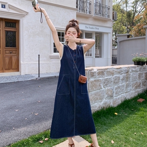 深蓝色薄款牛仔无袖连衣裙女2025夏季新款港味复古休闲长款背心裙图片