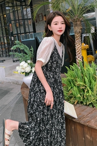 法式复古吊带连衣裙女夏季2025新款气质雪纺碎花长裙子图片