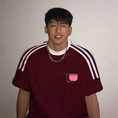 酒红色