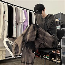 黑灰色