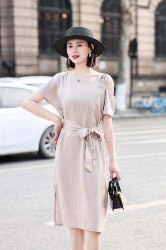 金属链不规则肩带连衣裙，女装连衣裙，青云阁