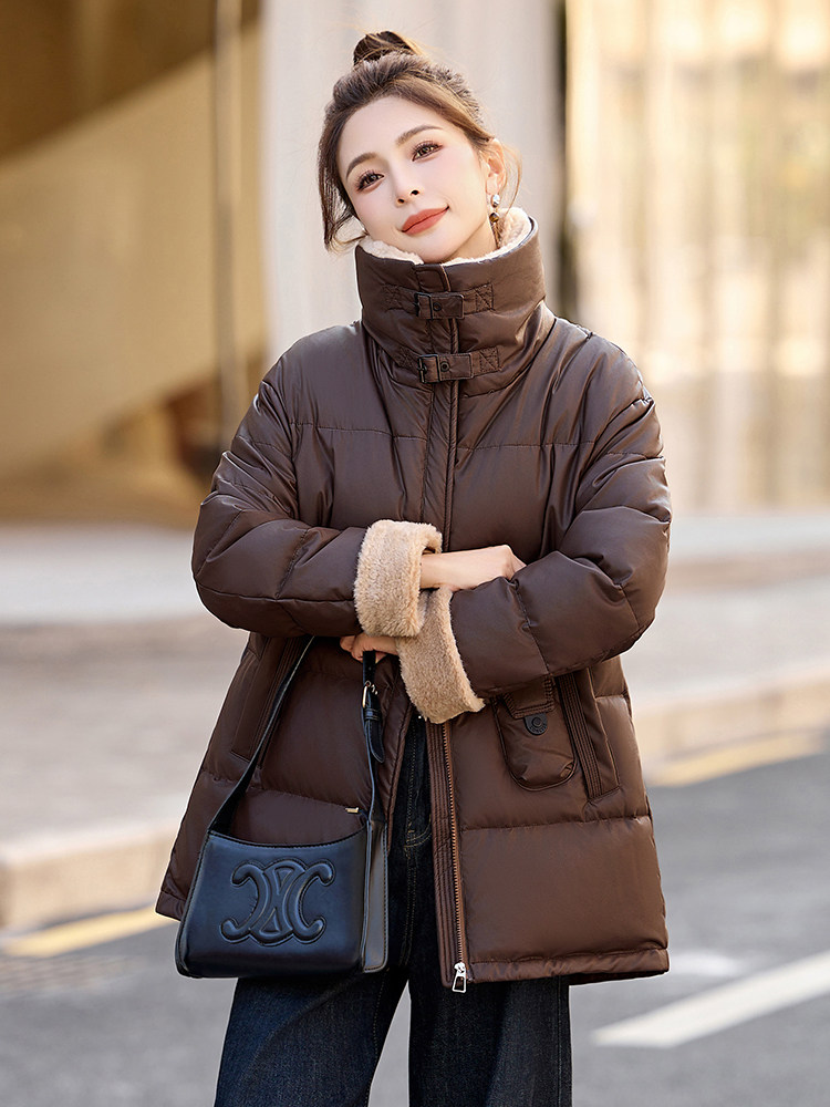免洗PU皮羽绒服女中长款2026冬新款羊羔毛拼接翻领保暖白鸭绒外套,女装羽绒服,沐七七