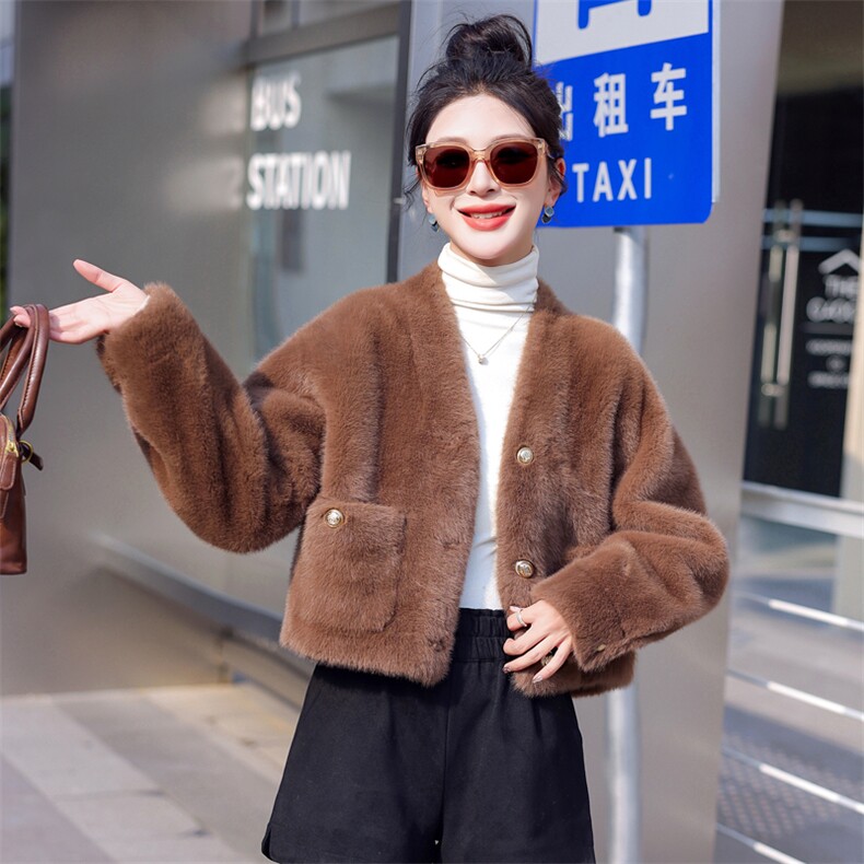 现货新款皮毛一体外套女短款小个子冬季2025新款加厚保暖仿皮草,女装棉衣/棉服,意芙