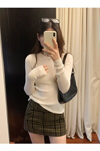 时尚百搭显瘦羊毛圆领打底衫 高级感修身长袖针织衫图片