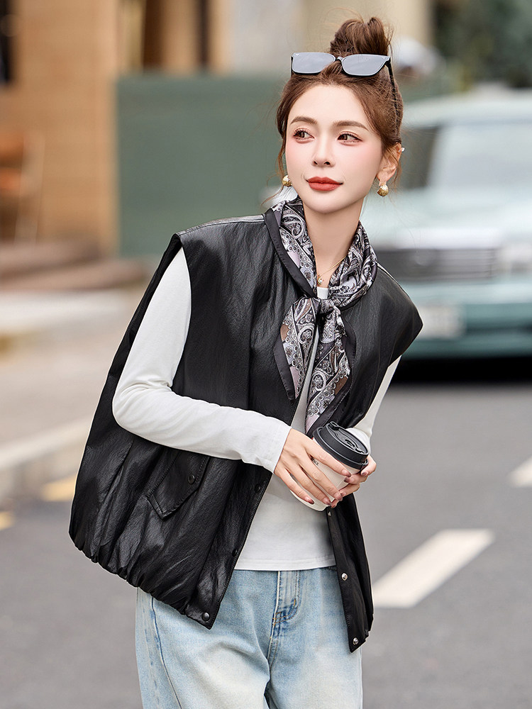 马甲女2025春装新款超火时髦洋气宽松慵懒风黑色短款皮衣坎肩外套,女装短外套,依多米